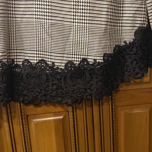 ZARA Women’s Black & White Hounds Tooth Blouse with Lace Trim Size Medium - Picture 3 of 8